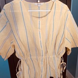 Adorable top with bow detail at waist